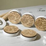 Apribottiglia in legno e resina con albero e frasi