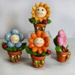 STATUINA VASO CON FIORE